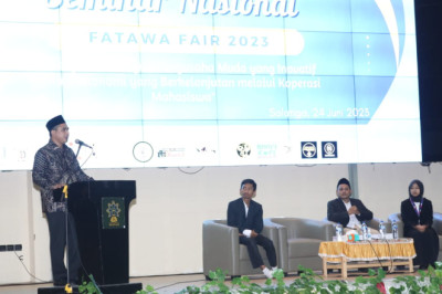 Wagub Taj Yasin Ajak Mahasiswa Geluti Wirausaha