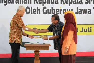 Beri Pengarahan Kepala Sekolah se-Jateng, Ganjar Tegaskan Larangan Pungli