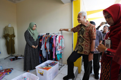Cek Revitalisasi Pasar Wonopolo, Ganjar Tekankan Jaga Kebersihan