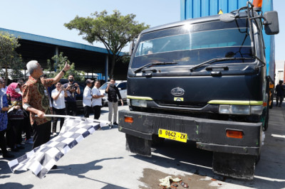 Ganjar Lepas Ekspor 400 Ton Benang ke India dan Brasil