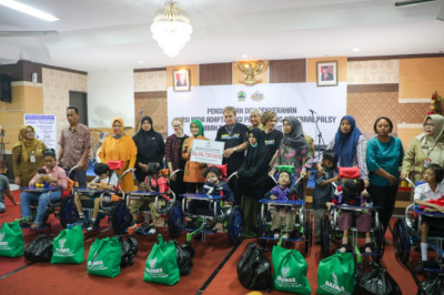 Australia Bantu Disabilitas Jateng 340 Kursi Roda, Ganjar : Itu Bukti Rasa Kemanusiaan