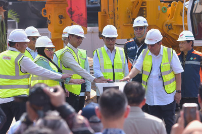Menhub Groundbreaking Pembangunan LRT Rute Velodrome-Manggarai