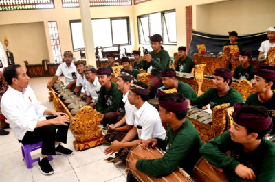 Tinjau SMKN 3 Sukawati, Presiden: Relevan dengan Potensi Pariwisata Bali