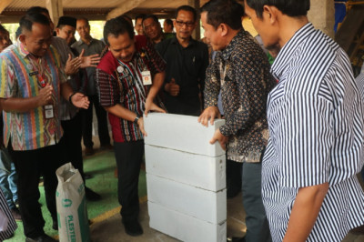 Perumda Aneka Usaha Resmikan Pabrik Paving Block dan Batako di Suwawal Timur