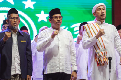 Berselawat di Demak, Pj Gubernur : Ini Bentuk Ikhtiar Lahir Batin demi Jateng Lebih Baik