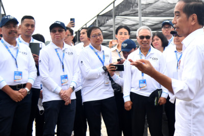 Presiden Jokowi Ajak Sejumlah Pemimpin Perusahaan Tinjau Persemaian Mentawir