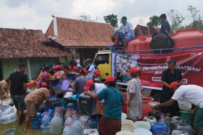 Orang Muda Ganjar Hadir di Tengah Masyarakat dengan Bantuan Air Bersih