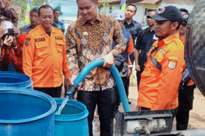 Pemkab Kendal Salurkan Air Bersih untuk Warga Desa Curugsewu