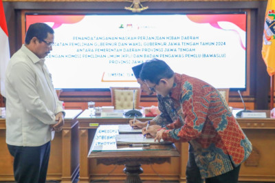 Pemprov Jateng Serahkan Dana Hibah Pilkada Rp985 Miliar