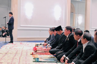 Presiden Jokowi Tunaikan Salat Jumat di San Francisco