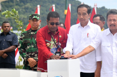 Resmikan Kampung Nelayan Modern Samber Binyeri, Presiden: Kelola dengan Baik