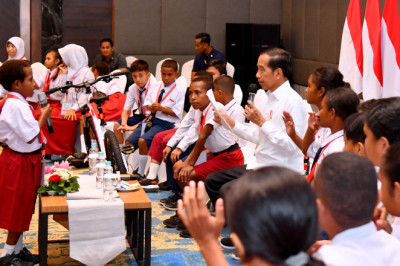 Saat Anak Papua Tanya Presiden, Bangun Papua Mulai dari Mana