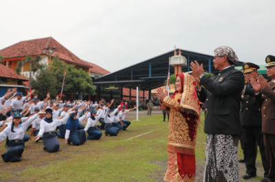 Hari Guru, Pj Gubernur Jateng Luncurkan Ayo Rukun untuk Tekan Kekerasan di Sekolah