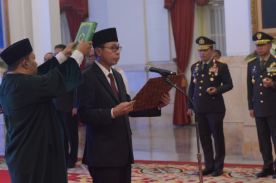 Presiden Jokowi Saksikan Pengucapan Sumpah Nawawi Pomolango Jadi Ketua Sementara Komisi Pemberantasan Korupsi