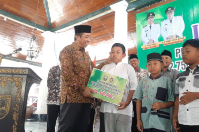 Pemkab Rembang Salurkan Bantuan untuk 2.750 Anak Yatim
