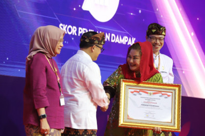 Pemkot Semarang Raih Penghargaan Implementasi Reformasi Birokrasi Tematik Terbaik dari KemenPAN RB