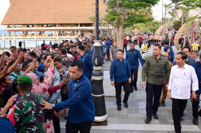 Tiba di Kota Kupang, Presiden Jokowi Sapa Warga di Kawasan Pantai Kelapa Lima