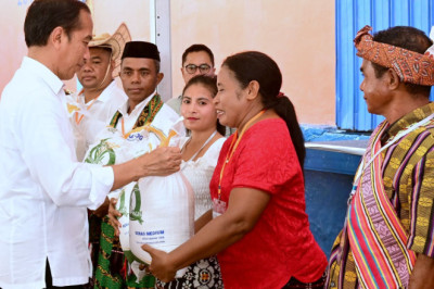 Presiden Pastikan Bantuan Pangan CBP dan El Nino Tersampaikan ke Warga Kupang
