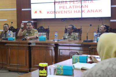 Lindungi Anak-anak dari Kepentingan Politik