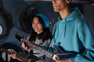 30 Chord Lagu Buat Nongkrong yang Mudah Dimainkan