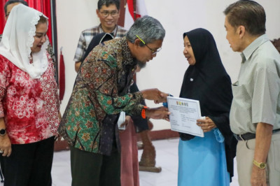 Terima Dana Kerohiman Seksi 1 Diserahkan Kepada Warga Terdampak Pembangunan Jalan Tol Semarang-Demak