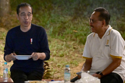 Saat Presiden Nikmati Malam di IKN dengan Santap Nasi Goreng