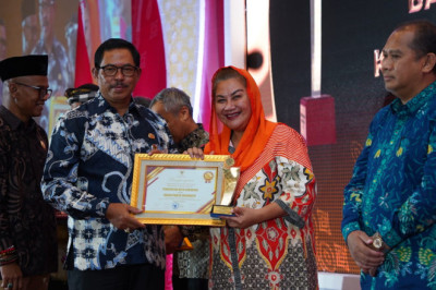 Diganjar Dua Penghargaan dari KIP, Mbak Ita Tegaskan Komitmen Keterbukaan dalam Layanan Publik