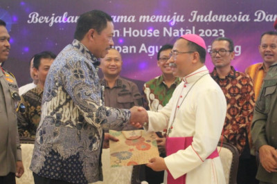 Silaturahmi ke Gereja, Nana Pastikan Keamanan Natal 2023 Sekaligus Serukan Pemilu Damai