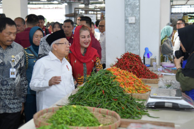 Ketersediaan Stok Cukup, Wapres Ma'ruf Amin Pantau Harga Sembako di Pasar Johar Semarang