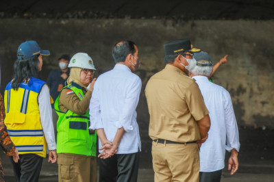 Di Cilacap, Presiden dan Pj Gubernur Tinjau Proses Pengolahan Sampah Jadi Bahan Bakar