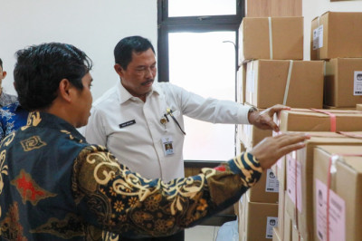 Cek Gudang KPU Surakarta, Nana Pastikan Distribusi Logistik Pemilu Tak Terkendala