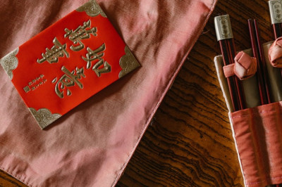 Makna Angpao Imlek dan Aturan Pemberiannya