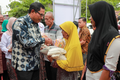 Giliran Warga Rembang Terima Bantuan Cadangan Pangan dari Pemprov Jateng