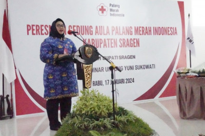 Dorong Invovasi untuk Pelayanan Masyarakat, Bupati Sragen Resmikan Aula PMI  Sragen