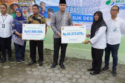 2 Ahli Waris Terima Santunan Kematian Program ASN Kendal Peduli