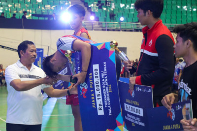 Turnamen Voli Piala Gubernur Jateng 2024 Ditutup, Bank Jateng Putra dan Gresik Petrokimia Pupuk Juara