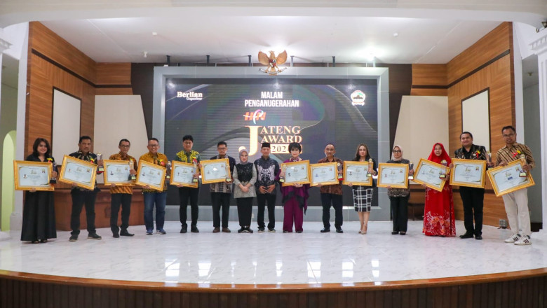 11 Tokoh dan 2 Korporat Terima Penghargaan HPN Jateng Award 2024