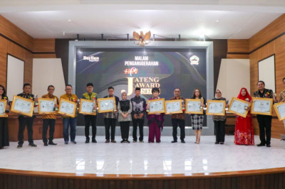 11 Tokoh dan 2 Korporat Terima Penghargaan HPN Jateng Award 2024
