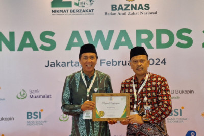 Pemkab Brebes Terima Baznas Award