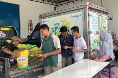 Gerakan Pangan Murah, 4 Ton Beras SPHP Ludes Diborong Warga