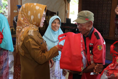 Pemkab Sukoharjo Bagikan 3.250 Paket Ramadan untuk Warga Kurang Mampu