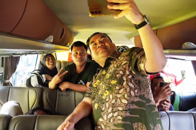 Lepas 3 Bus Mudik Gratis, Arief Sempatkan Sapa Warganya yang Merantau