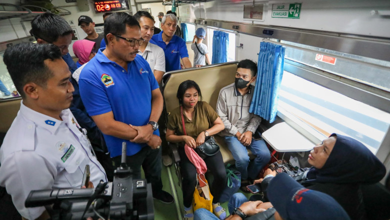 Seribuan Difabel hingga Keluarga Ojol, Mudik Gratis KA Fasilitas Pemprov Jateng