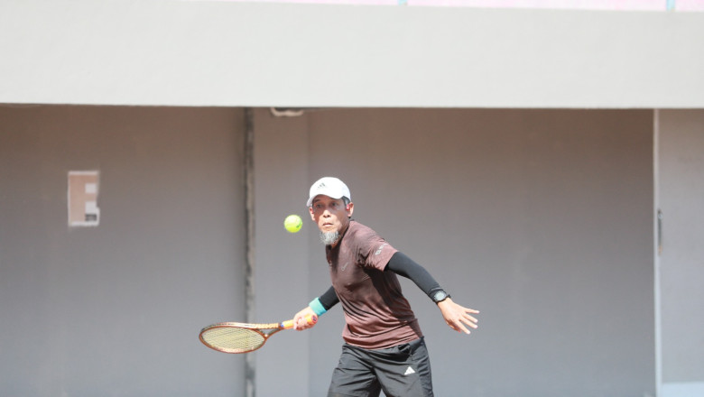 Tampil di Laga Perdana, Sekda Sumarno Semarakkan Specta Jateng Open Tennis Tournament 2024