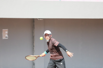 Tampil di Laga Perdana, Sekda Sumarno Semarakkan Specta Jateng Open Tennis Tournament 2024