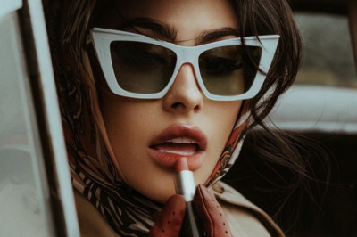 10 Merk Lipstik yang Tahan Lama dan Tidak Luntur saat Makan