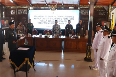 Lantik Kades PAW, Pj Bupati Tekankan Jaga Akuntabilitas dan Taat Aturan