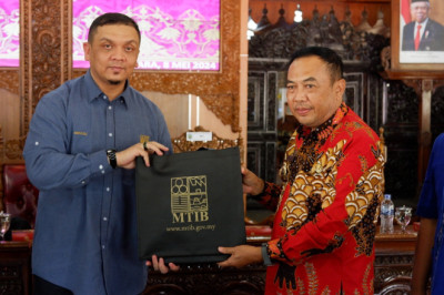Kunjungan Delegasi Malaysia Timba Ilmu Industri Kayu di Jepara