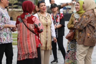Solo Tuan Rumah HUT Dekranas dan HKG PKK, Dimeriahkan Parade Mobil Hias hingga Pameran Kerajinan Kriya