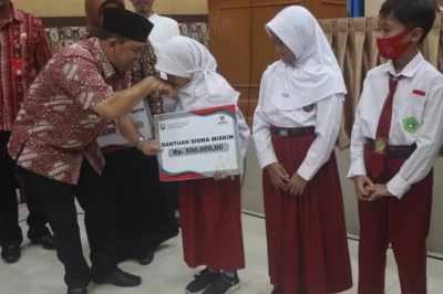 ASN Diimbau Sisihkan Gaji Bantu Siswa Kurang Mampu